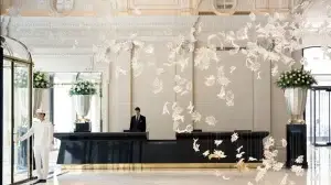 luxury paris peninsula hotel