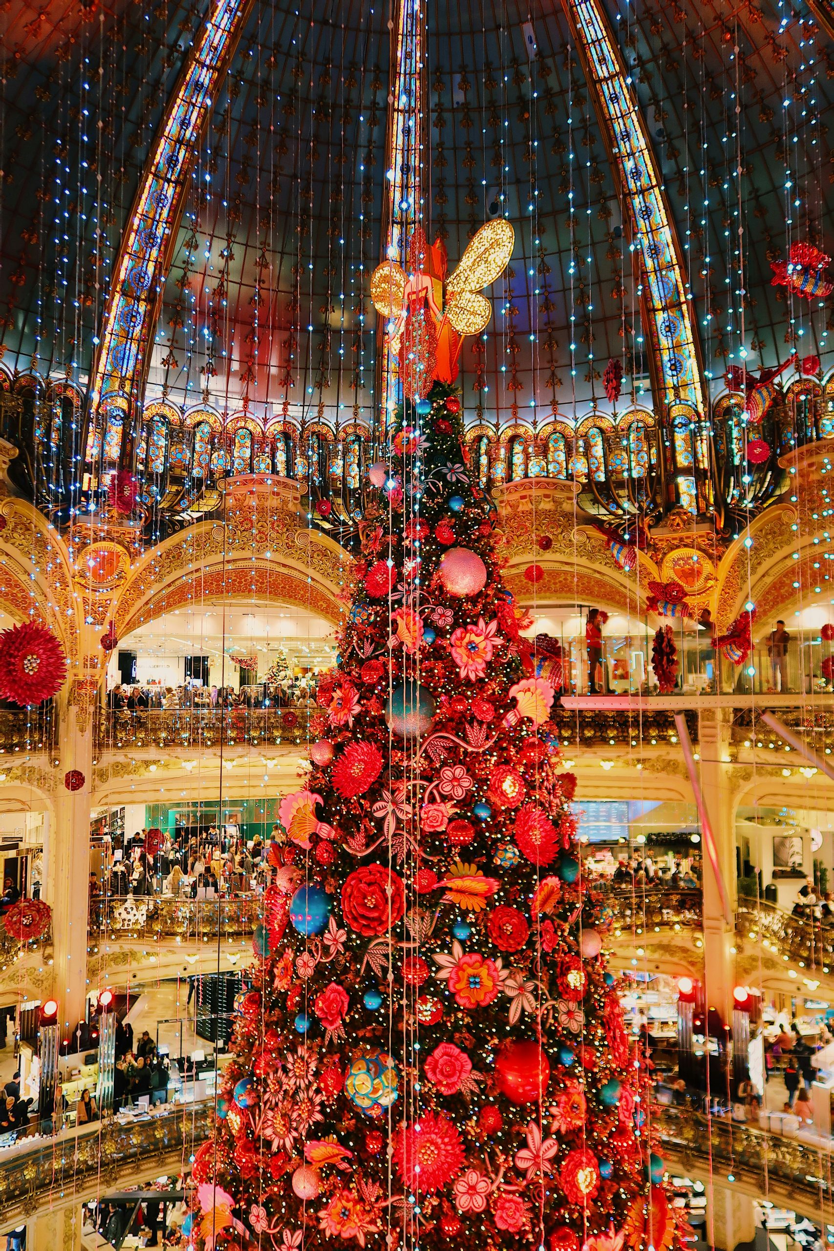 galleries lafayette paris christmas holiday